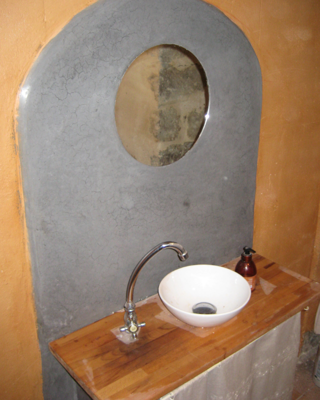 Crédance salle de bain en tadelakt Lot Aveyron