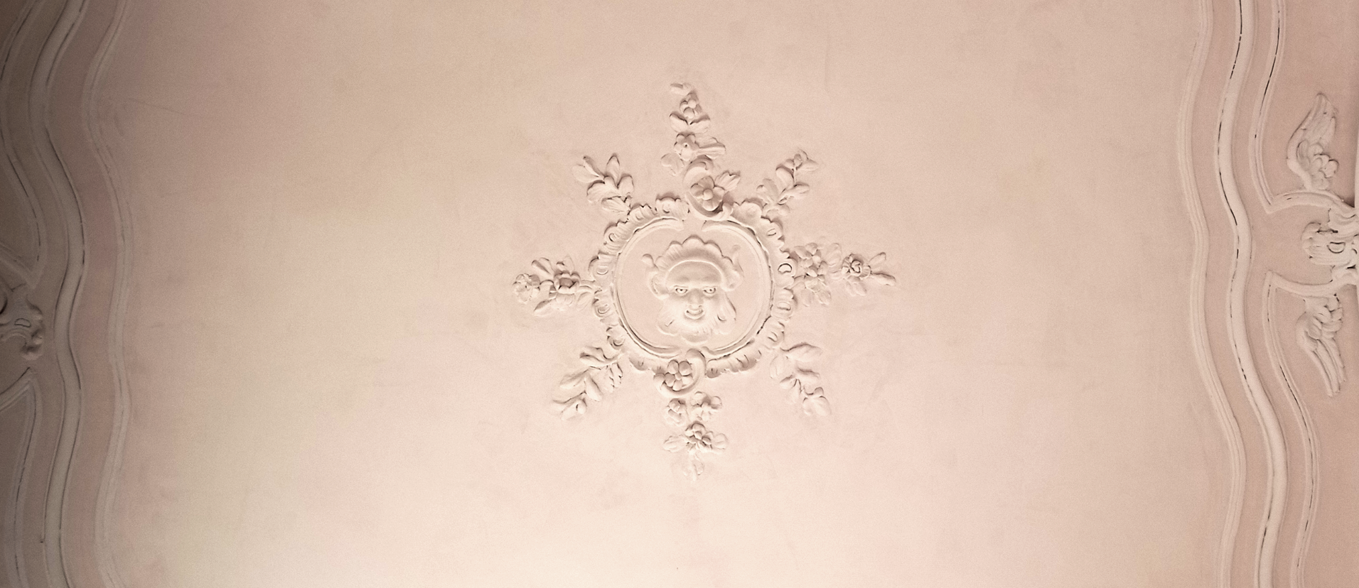 moul-plafond-stucateur-crop
